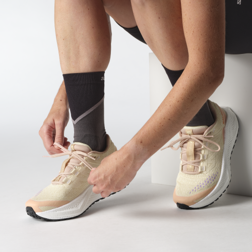 L47812500_0_MOD_AERO GLIDE 3 GRVL WShortbread_White_Fusion Coral.png