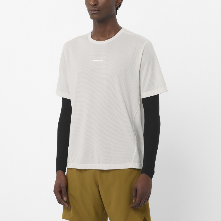 LC2639600_0_MOD_shkoutcoresstee_whisperwhite_run_m.png